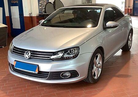 VW Eos Volkswagen 1,4TSI XENON/2H./SCHECKH./AHK/SHZ/WENIG KM