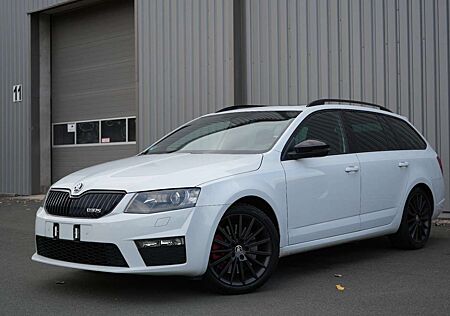 Skoda Octavia Combi 2.0 RS AHK/Pano/Navi/Bi-Xenon/Temp