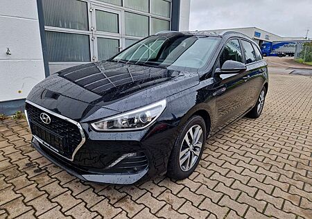 Hyundai i30 cw YES! Autom./1.HD/S-Heft/Navi/Garantie