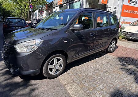 Dacia Lodgy LAUREATE KLIMA NAVI PDC 8-FACH 1-HAND