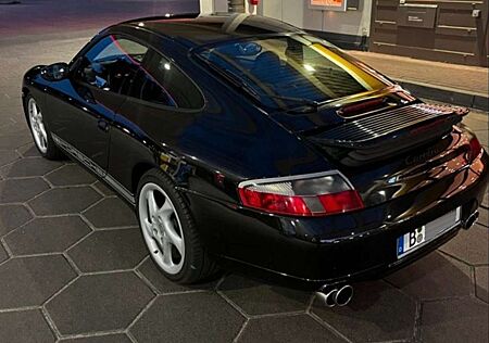 Porsche 996 911 Carrera schwarz Heckantrieb Schaltwagen