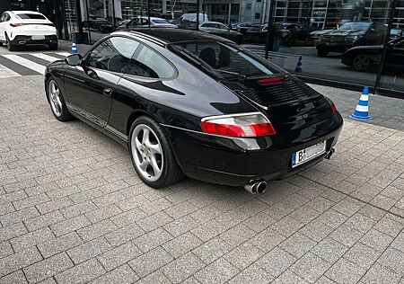 Porsche 996 911 Carrera schwarz Heckantrieb Schaltwagen