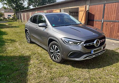 Mercedes-Benz GLA 250 e 8G-DCT