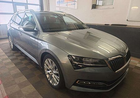 Skoda Superb Combi Premium Edition*Leder*Ambi*AHK