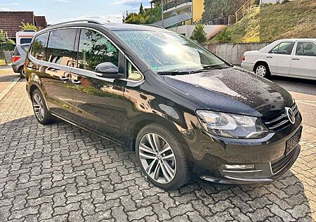 VW Sharan Volkswagen Highline 4Motion Pano-Standhzg-AHK-Xenon-Kamera
