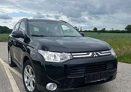 Mitsubishi Outlander 2.2 4WD Automatik Leder / Xenon
