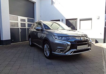 Mitsubishi Outlander Plug-in Hybrid TOP 2.4 MIVEC 4WD
