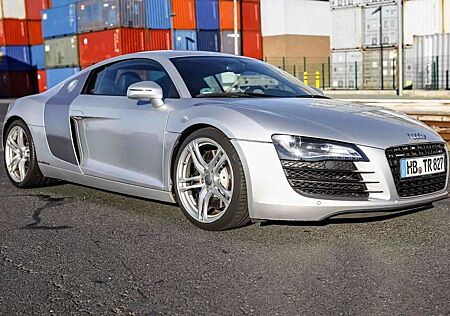 Audi R8 4.2 FSI quattro R tronic Well Maintained!