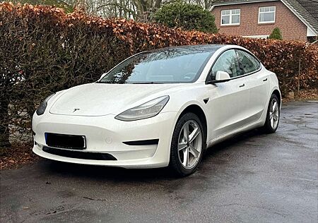 Tesla Model 3 Standard Reichweite Plus Hinterradantrieb