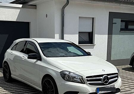 Mercedes-Benz A 180 (BlueEFFICIENCY) Style
