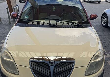 Lancia Ypsilon TÜV 09/2026