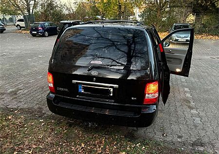 Kia Carnival CRDi LX