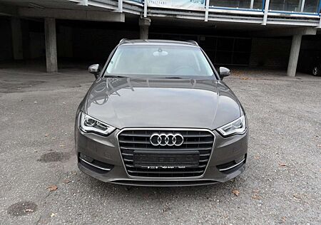 Audi A3 attraction AUS 1 HAND FOLE KUNENDIST BEI