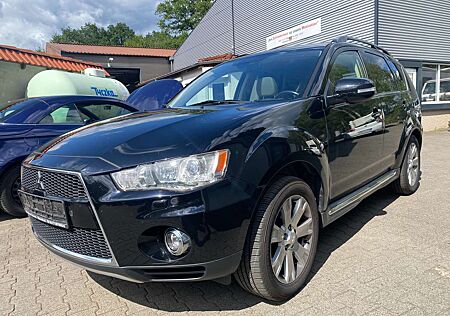 Mitsubishi Outlander 2.2d Instyle 4WD Scheckheft VOLL 7-Sitzer Tuv 5/27