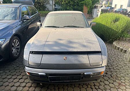 Porsche 944