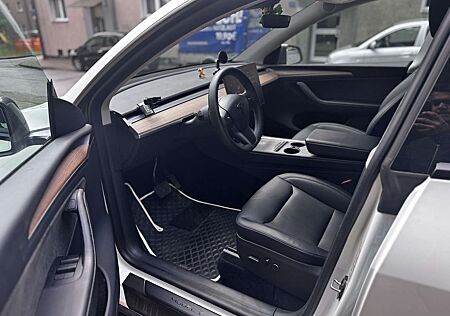 Tesla Model Y Long Range Dual Motor AWD