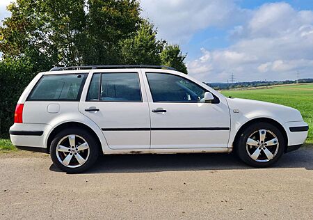 VW Golf Variant Volkswagen Tüv 5/27, mit Standheizung und abnehmb. AHK,