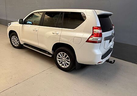 Toyota Land Cruiser 2.8 D-4D AUT TEC-EDITON 7 SITZE 1 HAND AHK SD JBL