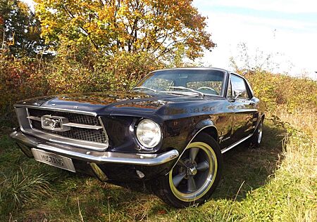 Ford Mustang Coupe, eins der Allerbesten, wie neu !