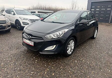 Hyundai i30 FIFA 1.6 BENZ/Kamera/PDC/NAVI