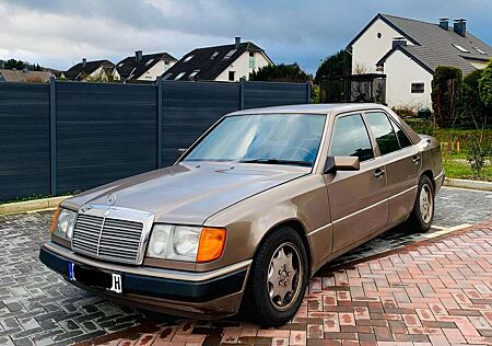 Mercedes-Benz E 230 W124 - Automatik, AHK, Klima, DAB, H-Zulassung
