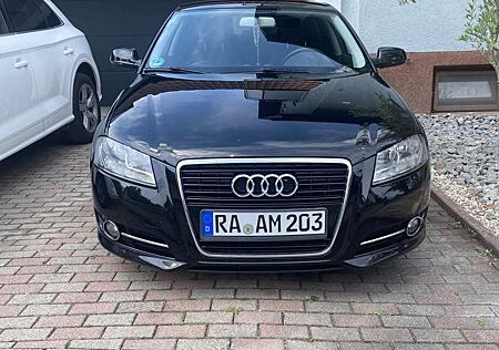 Audi A3 2.0 TDI Sportback DPF S tronic line Sportpaket