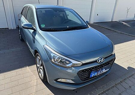 Hyundai i20 blue 1.2 YES! Gold