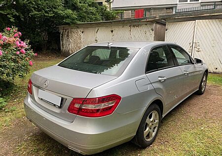 Mercedes-Benz E 220 CDI DPF BlueEFFICIENCY