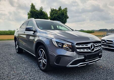 Mercedes-Benz GLA 200 // Automatik // akt. Parkassistent // NAVI