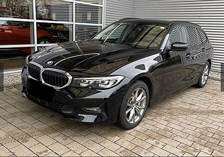 BMW 330e 330 Touring Aut. Advantage