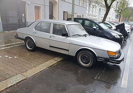 Saab 900