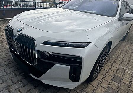 BMW 740 d xDrive M-SPORT Multisitze Standhzg 140100,