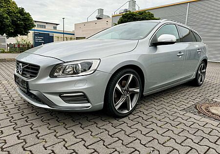 Volvo V60 D4 R-Design - LEDER+NAVI+XENON+PDC+STANDHEIZUNG