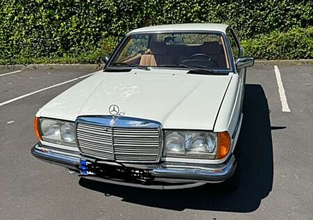 Mercedes-Benz 230
