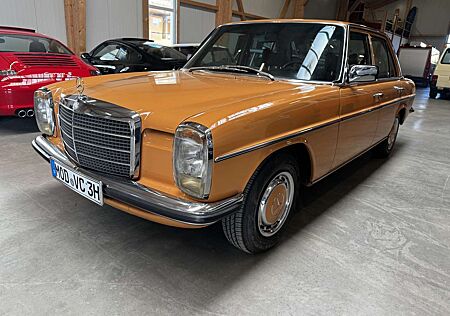 Mercedes-Benz 200 D/8