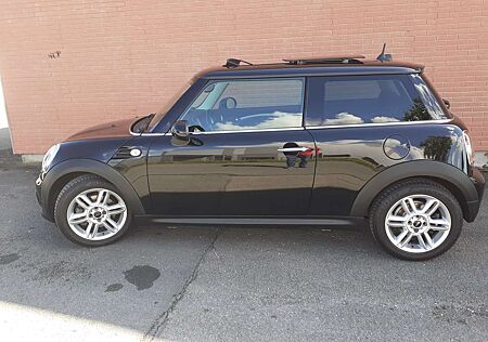 Mini Cooper Chili 122 PS mit Panoramadach und Extras