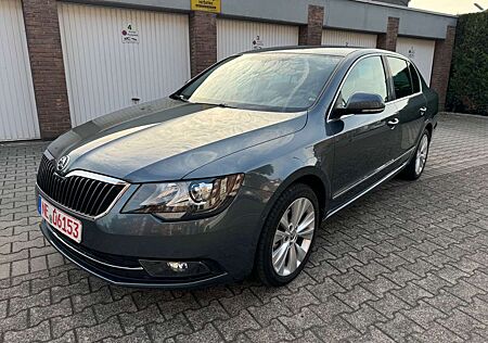 Skoda Superb 1.6 TDI Exclusive-Leder-Navi-Xenon-4xSHZ