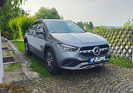 Mercedes-Benz GLA 200 GLA 7G-DCT Progressive*Gepflegt*Rentnerhand*TEXT*