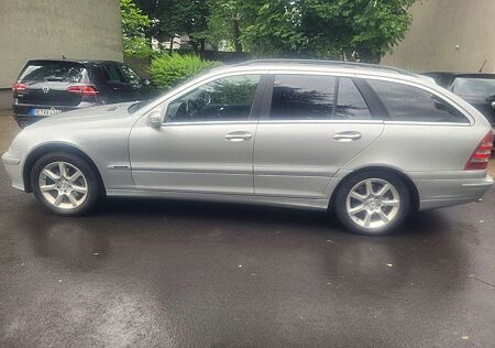 Mercedes-Benz C 180 T Kompressor (203.246) Rost an Achse hinten