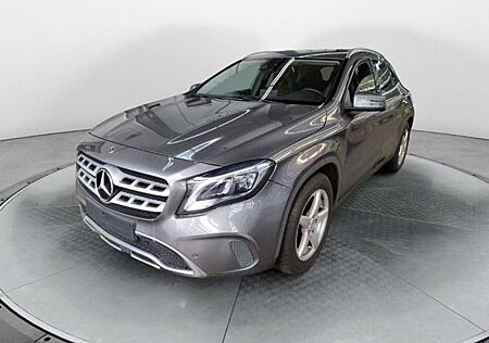 Mercedes-Benz GLA 180 URBAN *R-CAM*LED*NAVI*SZHZ*NAVI*T-LEDER*