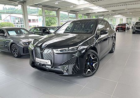 BMW iX xDrive40 Sportpaket/ab 549.-²/UPE 100.580.-/326 PS