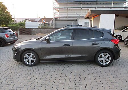 Ford Focus 1,5 NAVI KAMERA LED TOTW SPURH SITZH ACC