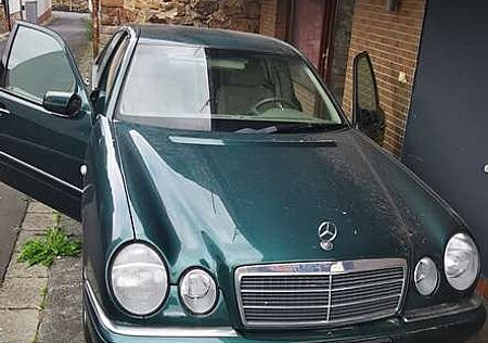 Mercedes-Benz E 200