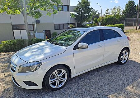 Mercedes-Benz A 200 (BlueEFFICIENCY)