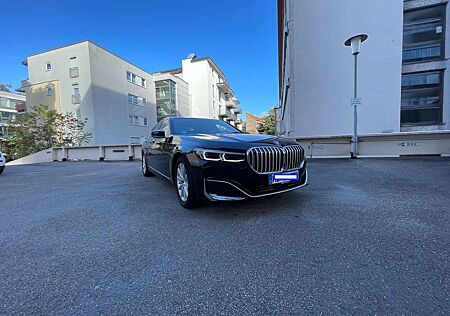 BMW 745 7er Plug-In-Hybrid mit TV und Tablett hinten