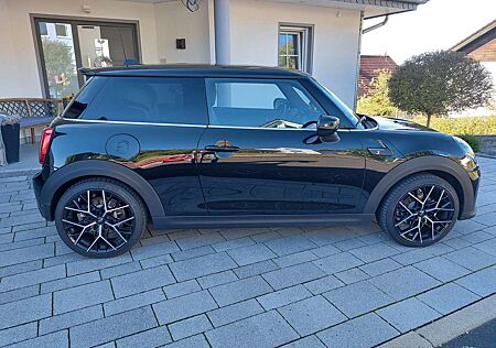 Mini Cooper SE Classic Trim 18"-Alu, Navi, Black-Paket