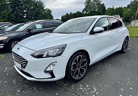 Ford Focus Cool & Connect