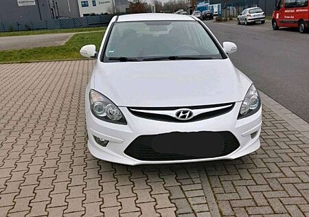 Hyundai i30 i30cw 1.6 CRDi blue Classic Business