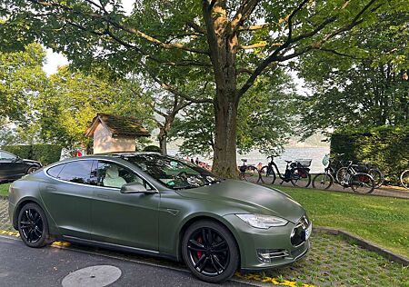 Tesla Model S P85