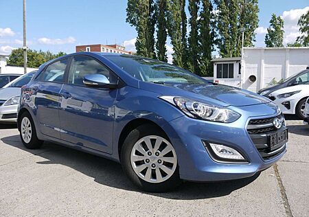 Hyundai i30 /Kamera/PDC/SHZ/Navi/Klima
